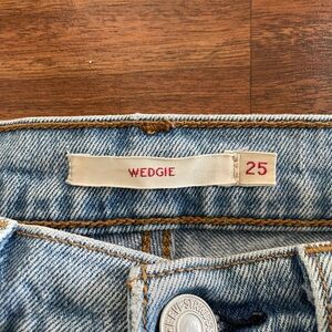Levi’s wedgie/light wash